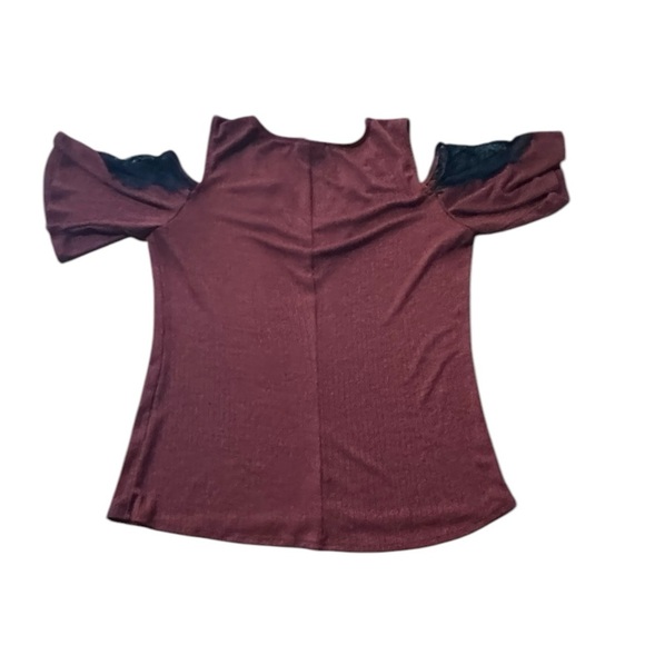 Daytrip cold shoulder Blouse in burnt Orange with Lace Accents - Picture 2 of 5